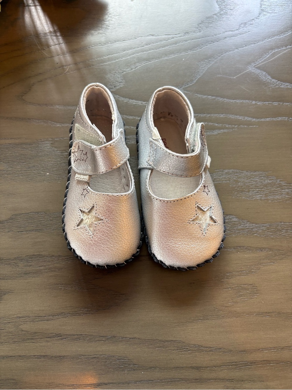 Toddler Mary Jane Walker Shoes in Metallic Silver with Star Cutouts